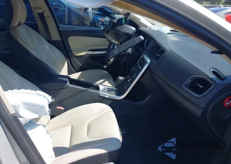 2012 Volvo S60 T5 z USA, uszkodzony, nr VIN YV1622FS5C2120534